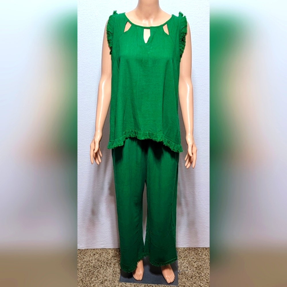UMGEE Green Sleeveless Top‎ and Pants Set SIZE L. #679